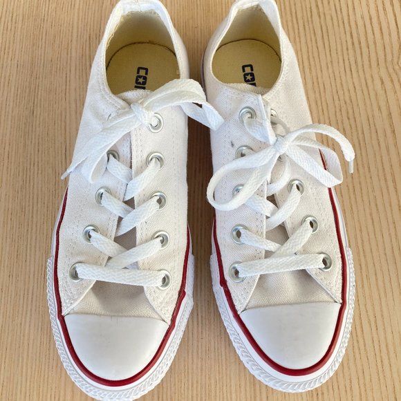 Converse Shoes - White Converse low-top canvas sneakers (very good condition)